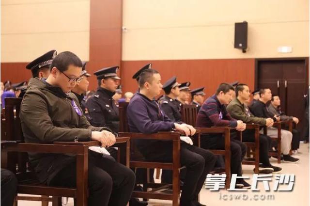 每月收9千,长沙一民警向涉黑讨债团伙卖了948条公民信息